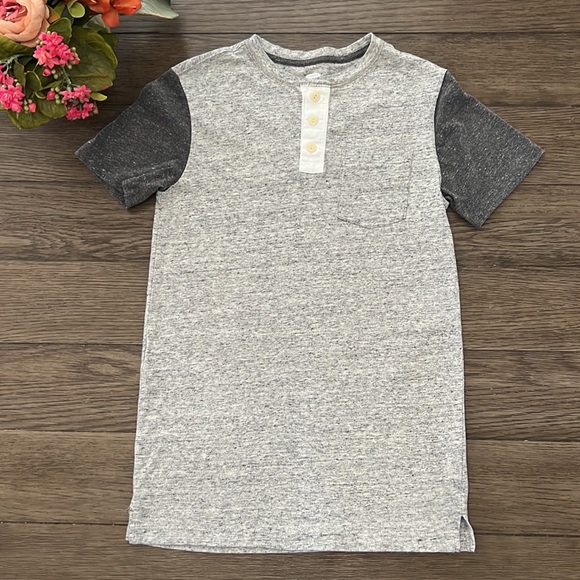 Old Navy boys tee shirt - Picture 3 of 10